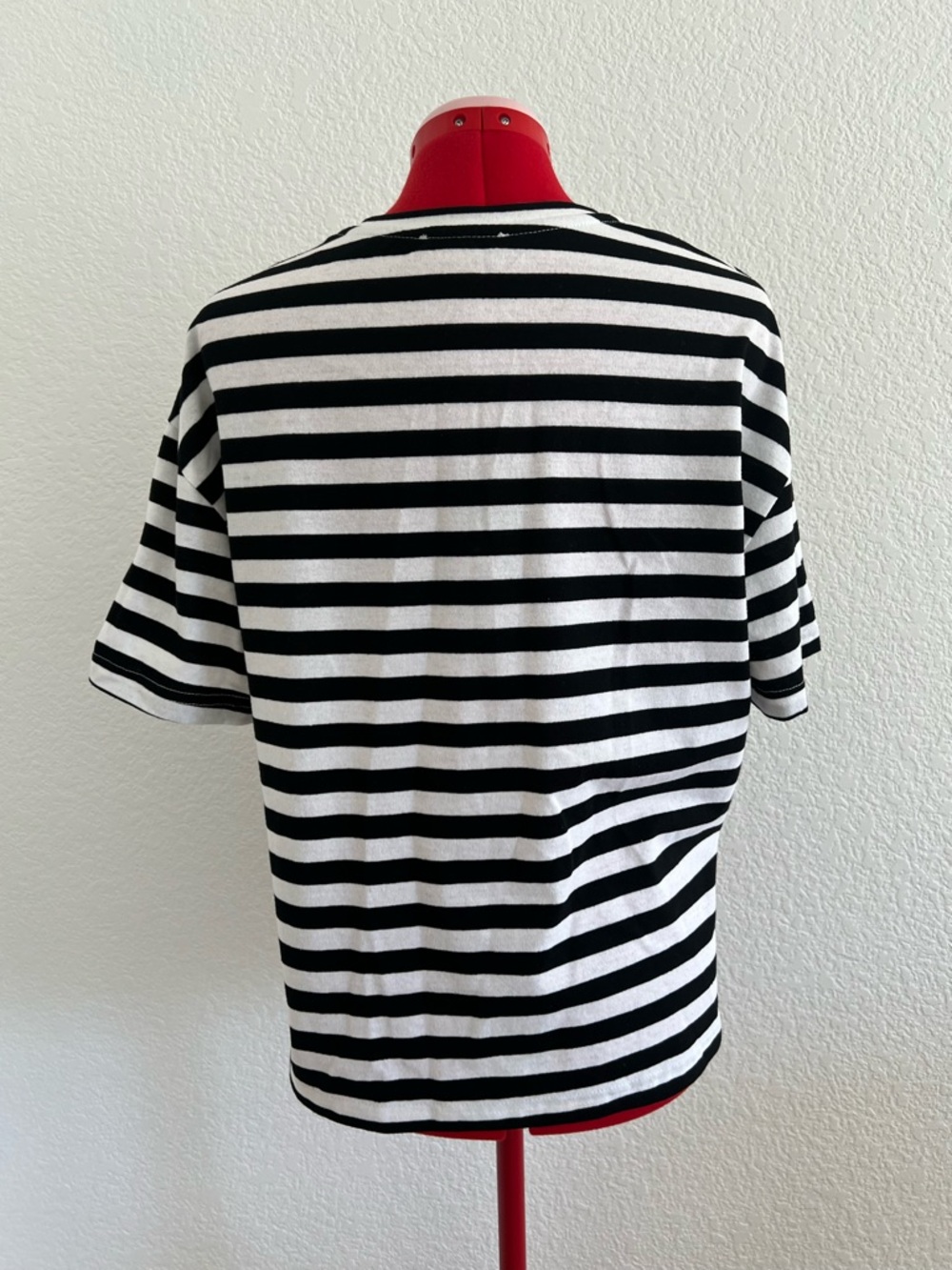 Zara Black & White Striped Tee with Red Abstract Graphic Tee Small - Picture 2 of 8